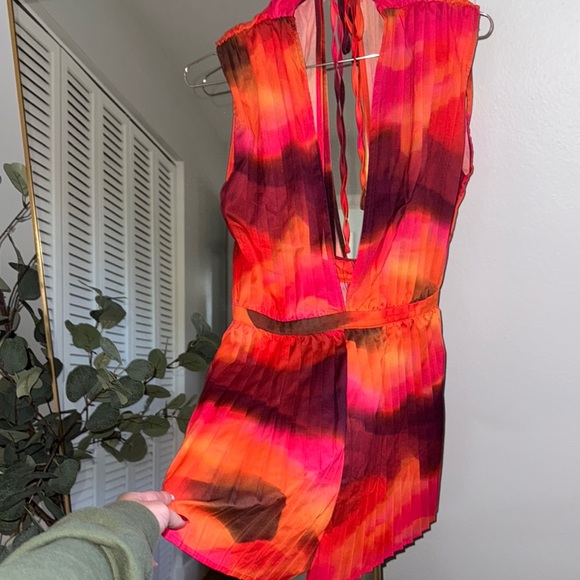 PrettyLittleThing Colorful Halter Neck Romper - Picture 3 of 4